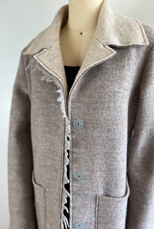 ESSENTIAL COAT · beach sand garde